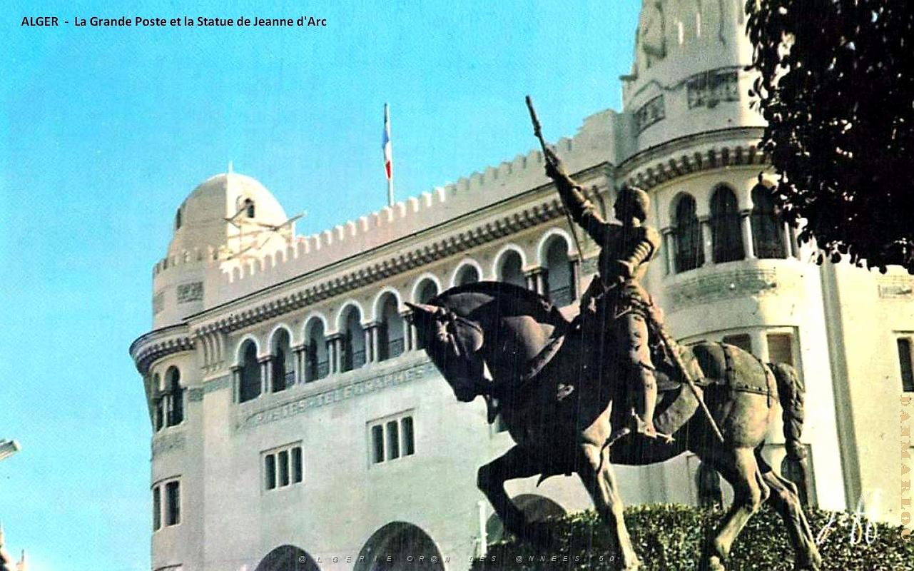 Alger - Grande Poste et Statue de Jeanne d'Arc.jpg